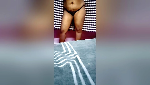Sexy indian amateur brunette with a juicy ass 038a