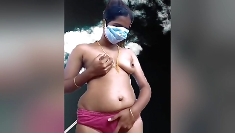 Girlfriend naked in the sunshine with homemade video