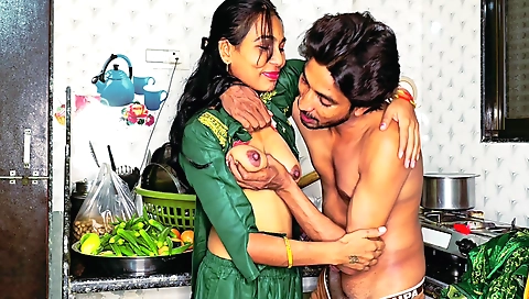 Indian hottie fucks me in the kitchen for her first time