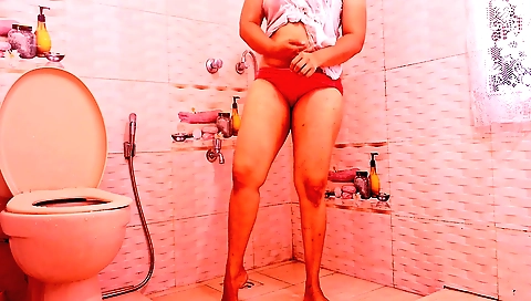 amateur solo female scene with sexy shower and foot