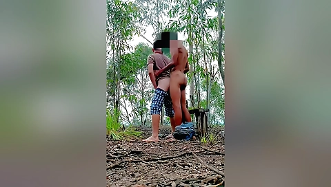 Busty Indian chick gets a guy on her face on the street