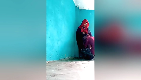 Indian amateur teen makes her own cock fuck on webcam