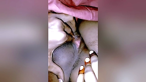 Bhabhi wants to seduce her boyfriend with her pussy