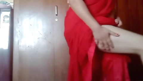 Amateur solo webcam video featuring a hot and busty girl