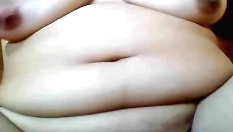 Indian beauty fucks in her webcam video to prove it