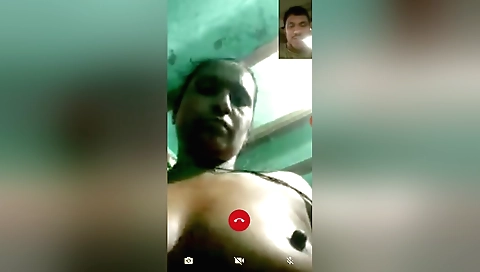 Indian chick shows her cute face and sexy body on webcam