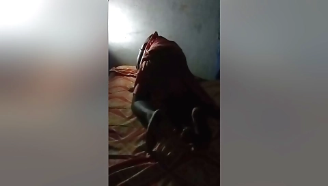 Indian amateur girl shows her pussy and body in the webcam