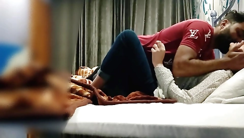 Amateur college girl gets wet and making love with her boyfriend