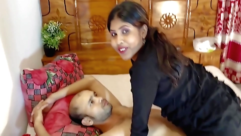 Big ass brunette with big booty in amateur hd porn