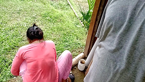 Outdoor amateur video with beautiful brunette body