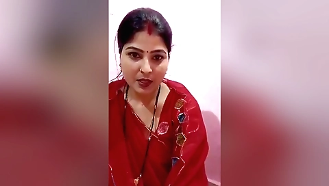 Indian girl masturbates and gets wet with her pussy