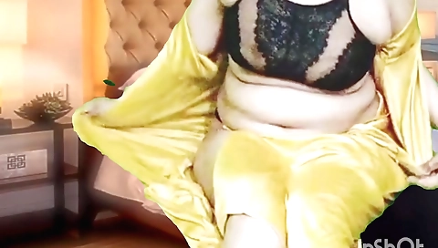 Big boobed Muslim mom in hijab fucks her juicy pussy