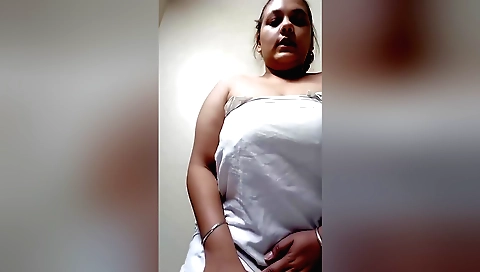 Indian chick 18+ doing some hard sex on the webcam