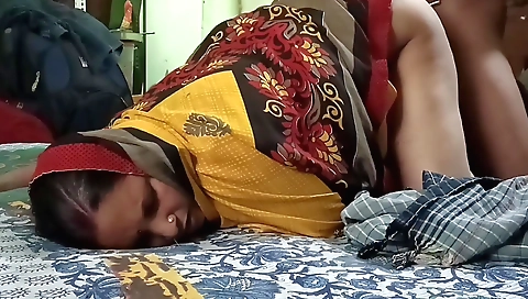 Indian babe with natural boobs shows her ass on webcam