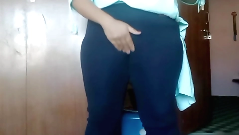 Big ass indian chick with a nice ass shows her body 01