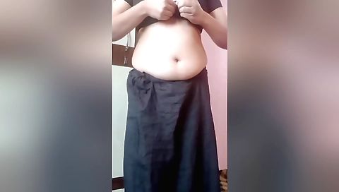 Stepmom squirts in front of stepson in amateur webcam