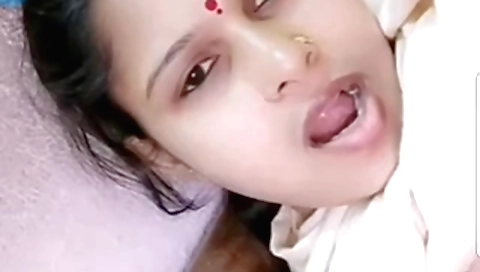 Indian bhabhi masturbating on webcam and masturbating