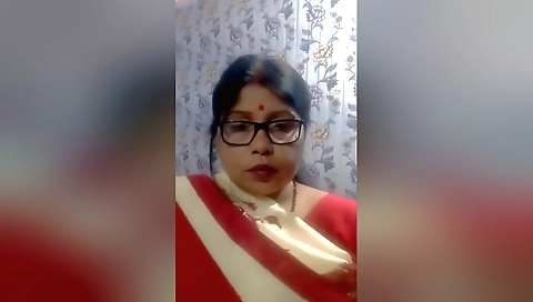 Hairy desi bhabhi showing her big tits on the webcam