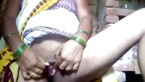 Bhabhi fingering her cunt and letting her fingers play around
