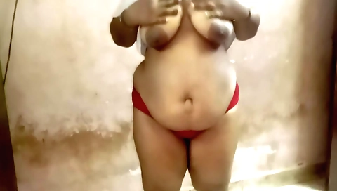 Indian chick fills me with oil after massaging my cock