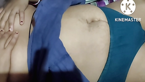 Indian woman masturbates on the bed in hot hd porn video