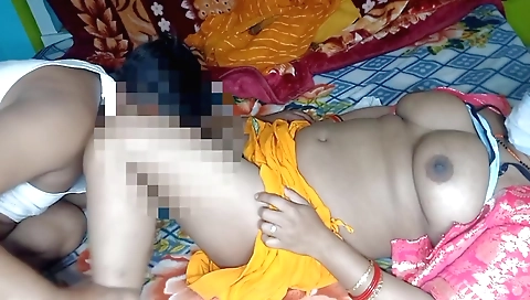 Indian bhabhi gets fucked in her mouth by a stud in a video clip