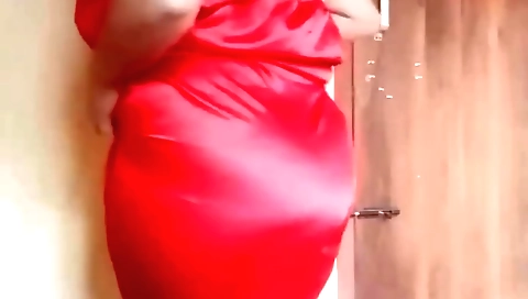 Indian chick in backyard masturbates in her sexy lingerie