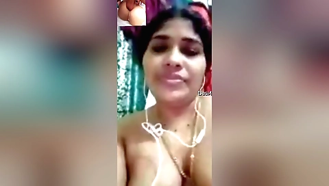 Sexy bhabhi shows her sexy body in a solo webcam video