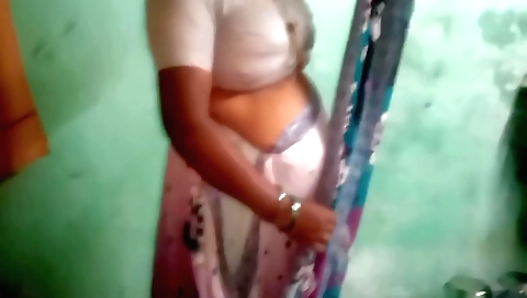 Indian housewife in amateur porn clip with blowjob