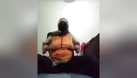 Hot bhabhi sex video with a busty bhabhi and a hot dude