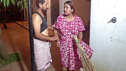 Indian big ass milf enjoys some fun with her boyfriend