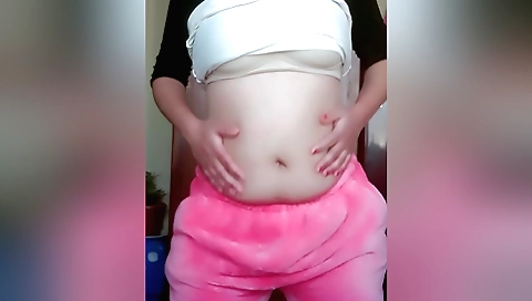 Indian chick plays with her body in solo amateur video