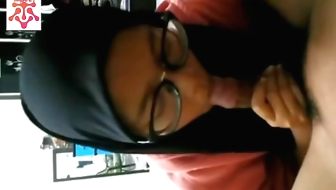 Blonde girl in a hijab fucks her pussy in the bath
