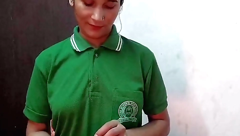 Hot indian amateur solo video showing a girl with a hot body