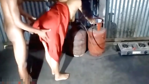Indian hottie with big ass shows off her body in a hot scene