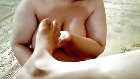Amateur teen with a hot foot fetish taking her man's foot on her