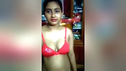 Bengali wife shows off her sexy body in a stunning solo video