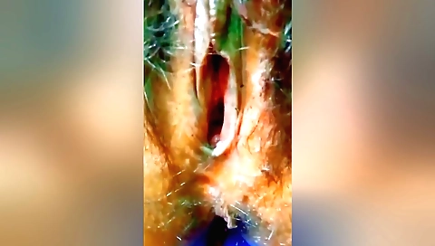Sexy indian babe in a sexy outfit enjoys a hot solo video