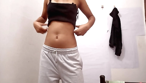 Indian teen gets on her knees and enjoys a nice blowjob