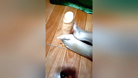 Fingering legs with dildo and foot fetish in homemade vid