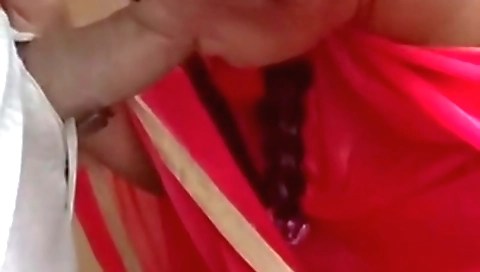 Amateurs brunette indian gifter gives her a blowjob