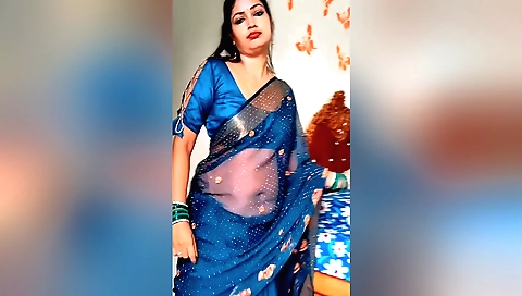 Indian solo video showing a teen virginity in the jungle