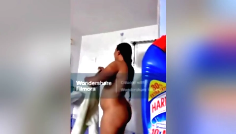 Indian solo video with a sexy body and a shaved cunt