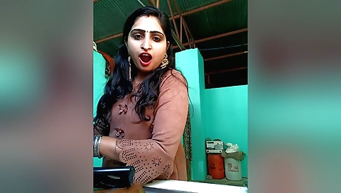 Beautiful and sexy indian amateur milf in solo video