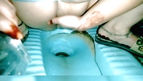 Bhabhi bolii jor se toilet rha hai mujhe bhabhi bolii jor se toilet