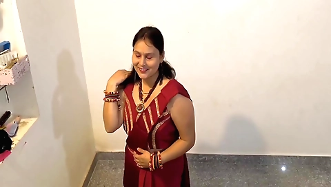 Indian hottie gets creampied after giving a hard fuck