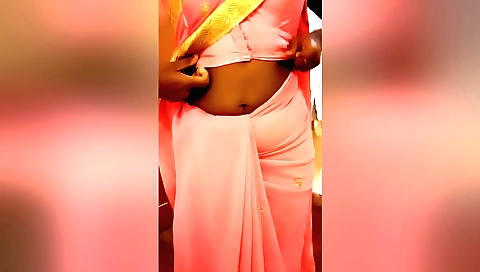 Indian hottie naked in front of the camera in the hd video