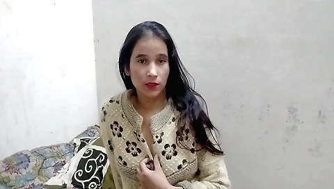 Indian brunette naked from behind in amateur solo video
