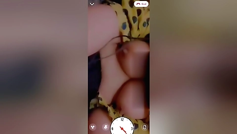 Indian girl with big boobs shows off her tits in solo video