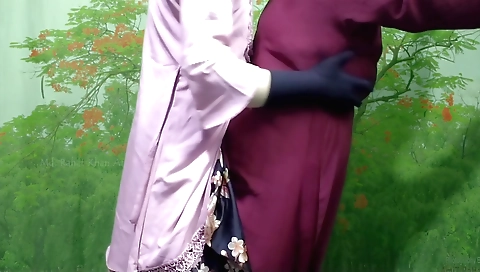 Housewife with neighbor is getting a lot of attention
